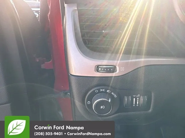 Used 2017 Red Jeep Latitude image 16