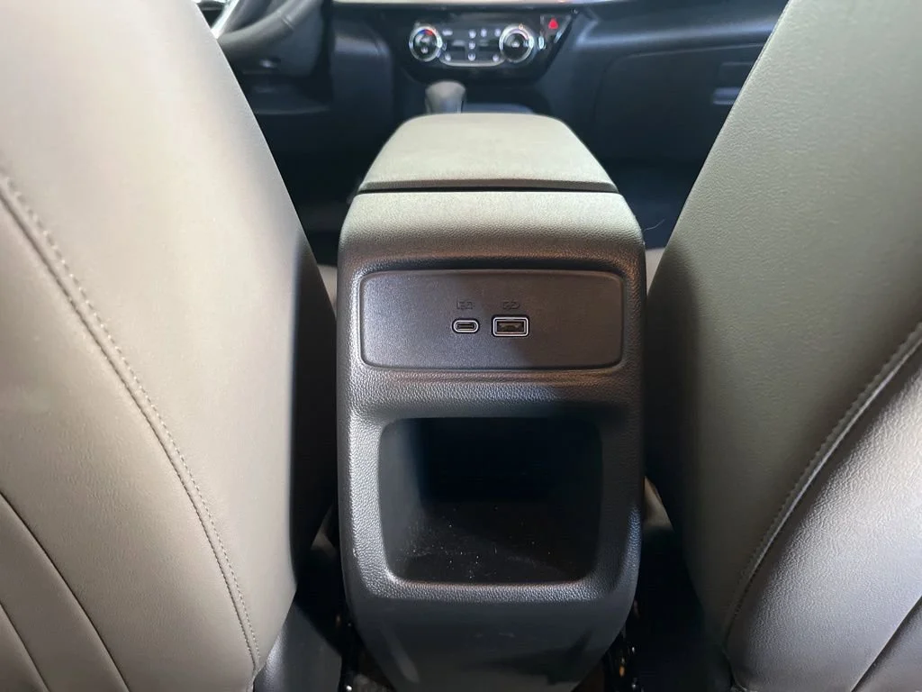 New 2025 Summit White Chevrolet ACTIV image 22