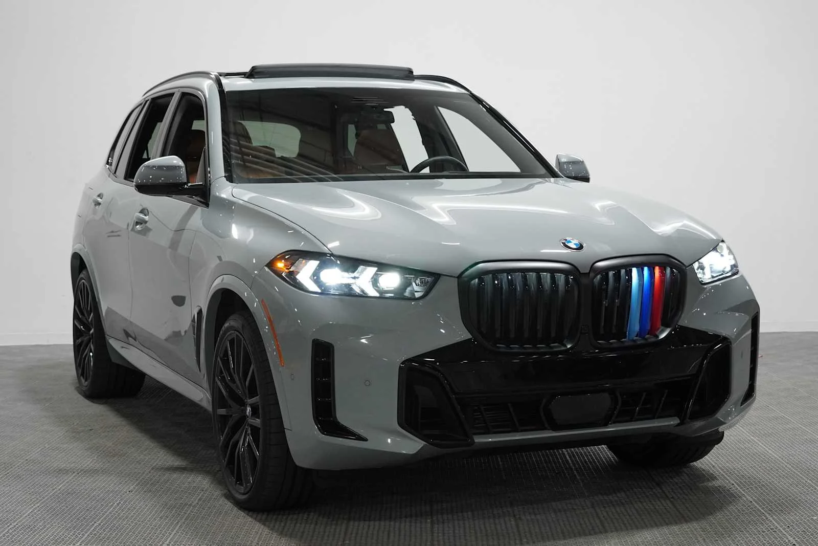 Certified Used 2026 Brooklyn Grey Metallic BMW xDrive40i image 3