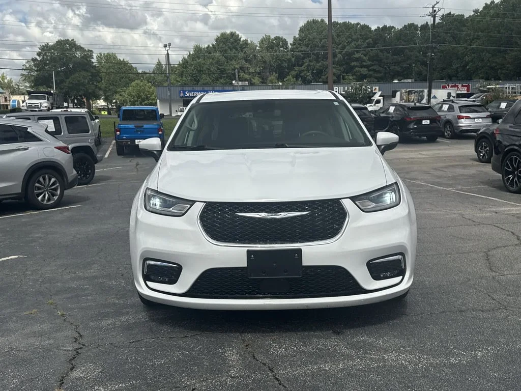 Used 2023 White Chrysler Touring L image 2