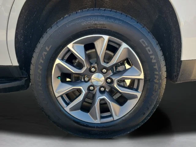 Used 2023 SUMMIT WHITE Chevrolet LT image 37