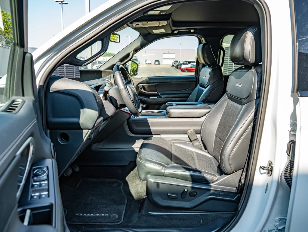 Used 2025 White Ford Platinum image 40