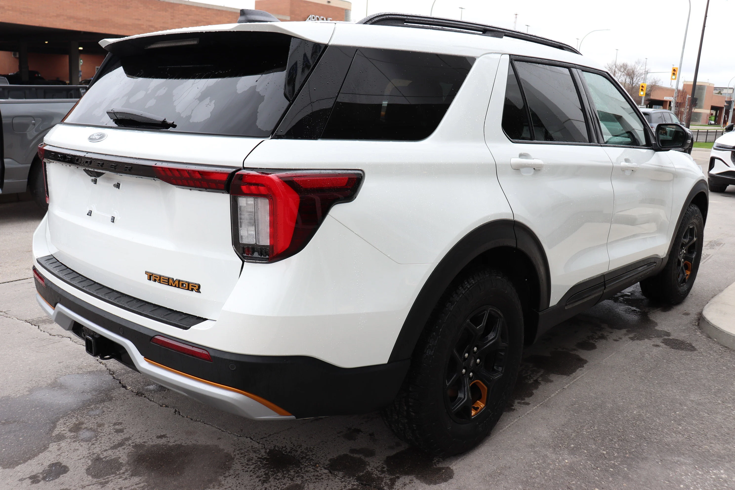 New 2026 STAR WHITE MET TRI-COAT Ford Tremor image 4