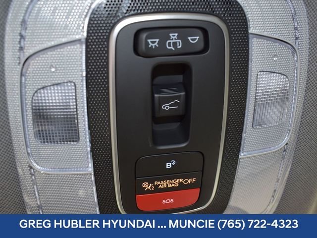 Used 2025 Black Hyundai SEL Convenience image 28