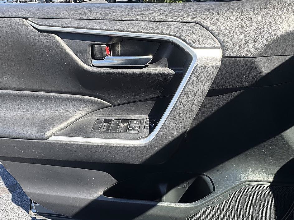 Used 2021 Silver Sky Metallic Toyota XLE image 9