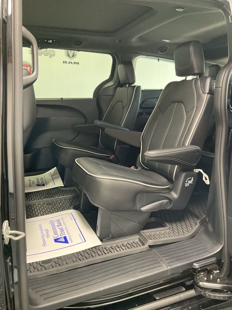 2025 Chrysler Pacifica Limited - Photo 24