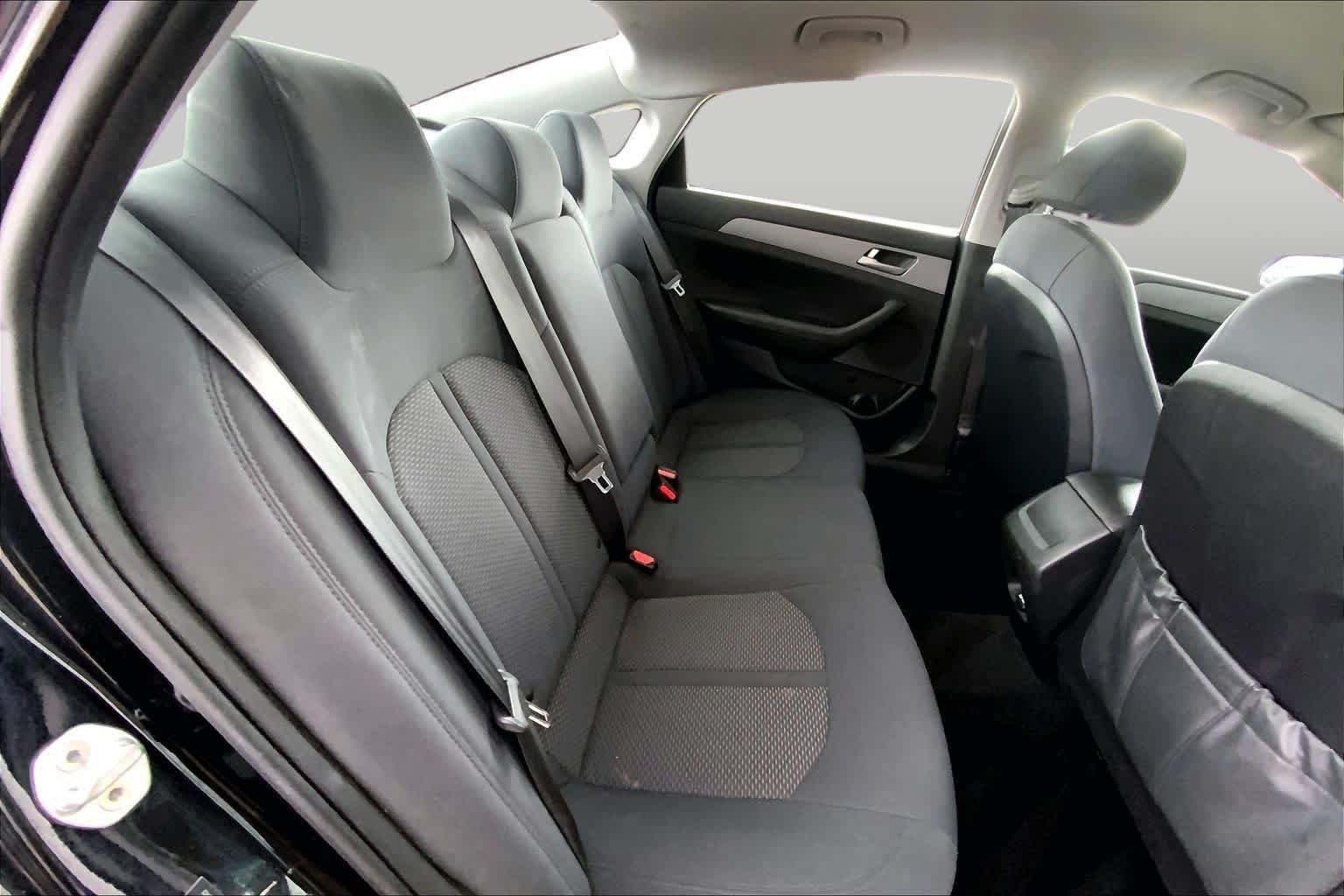 Used 2019 Phantom Black Hyundai SE image 19
