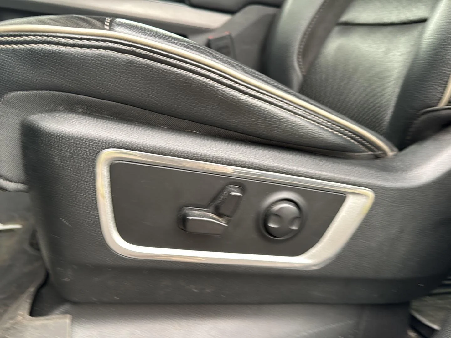 Used 2023 Granite Crystal Metallic Clearcoat Ram Laramie image 4