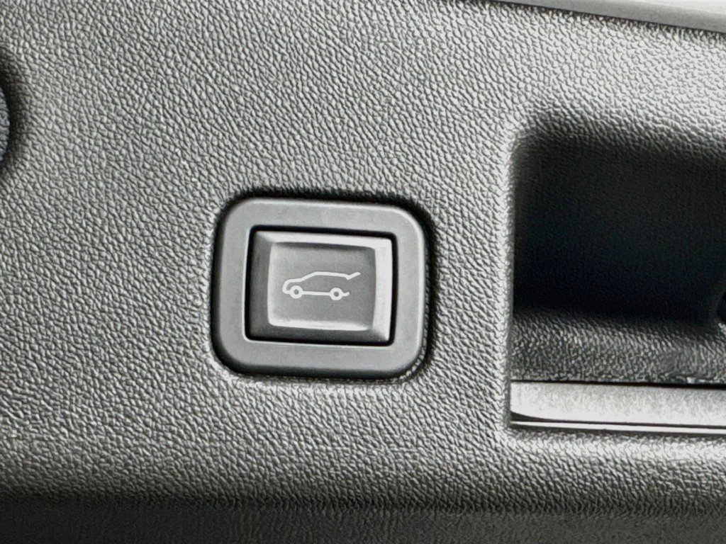 Used 2024 White Chevrolet LT image 31
