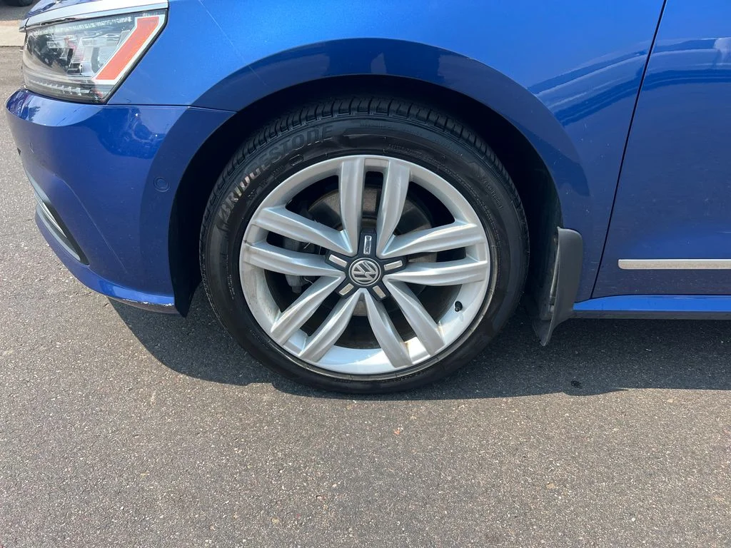Used 2017 Blue Volkswagen SEL Premium image 16
