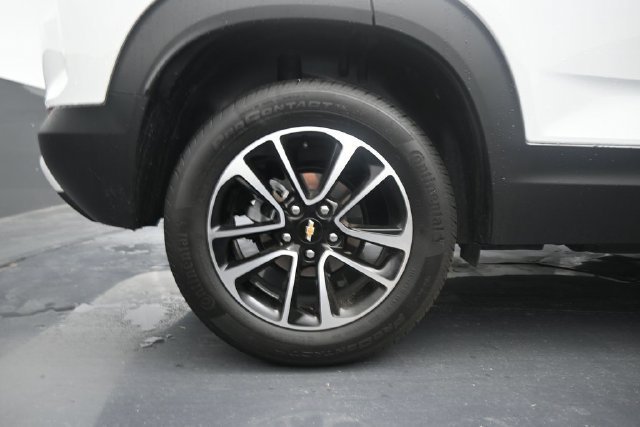 Used 2026 Summit White Chevrolet LT image 33
