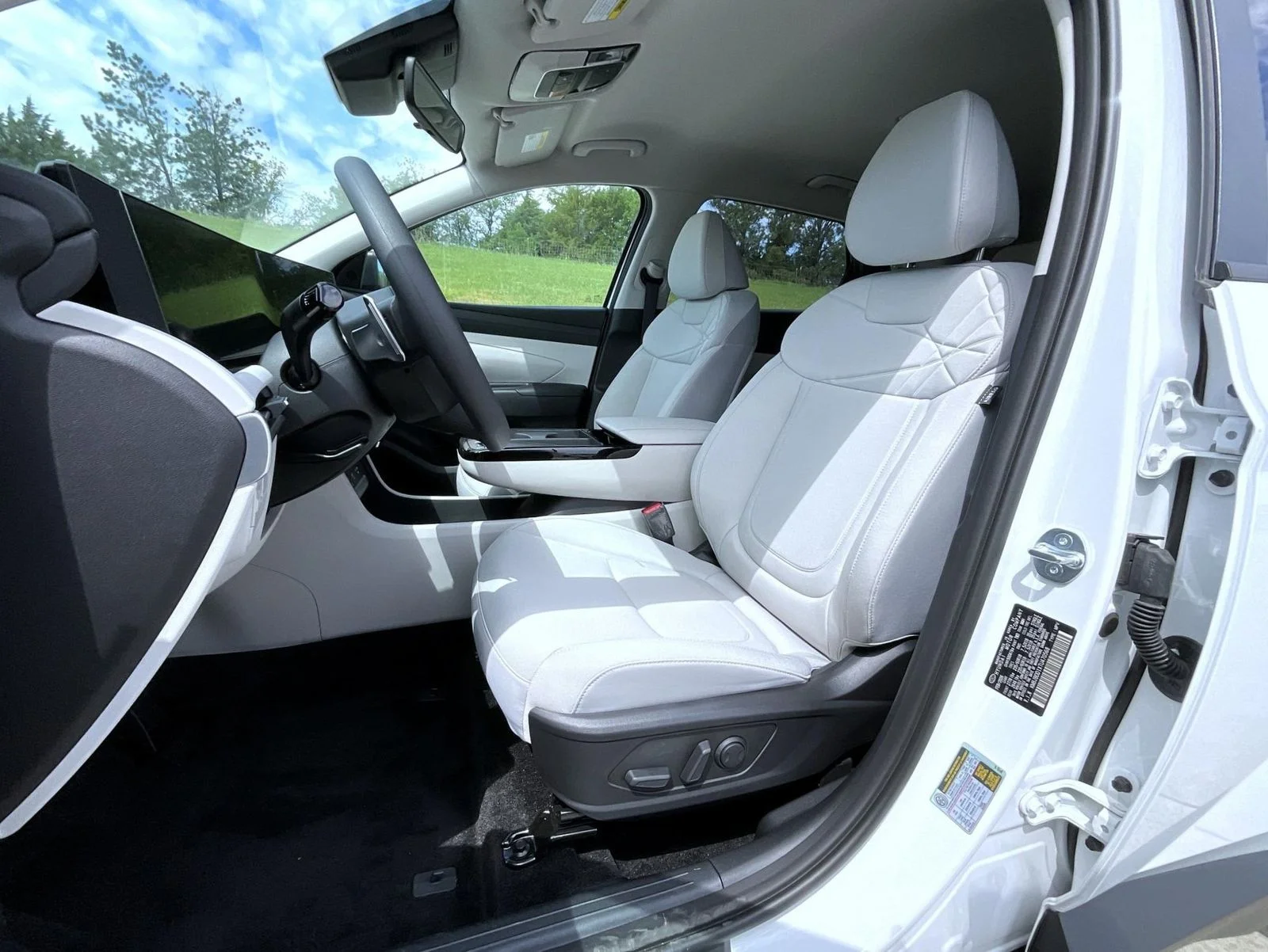 New 2026 White Hyundai SEL image 10