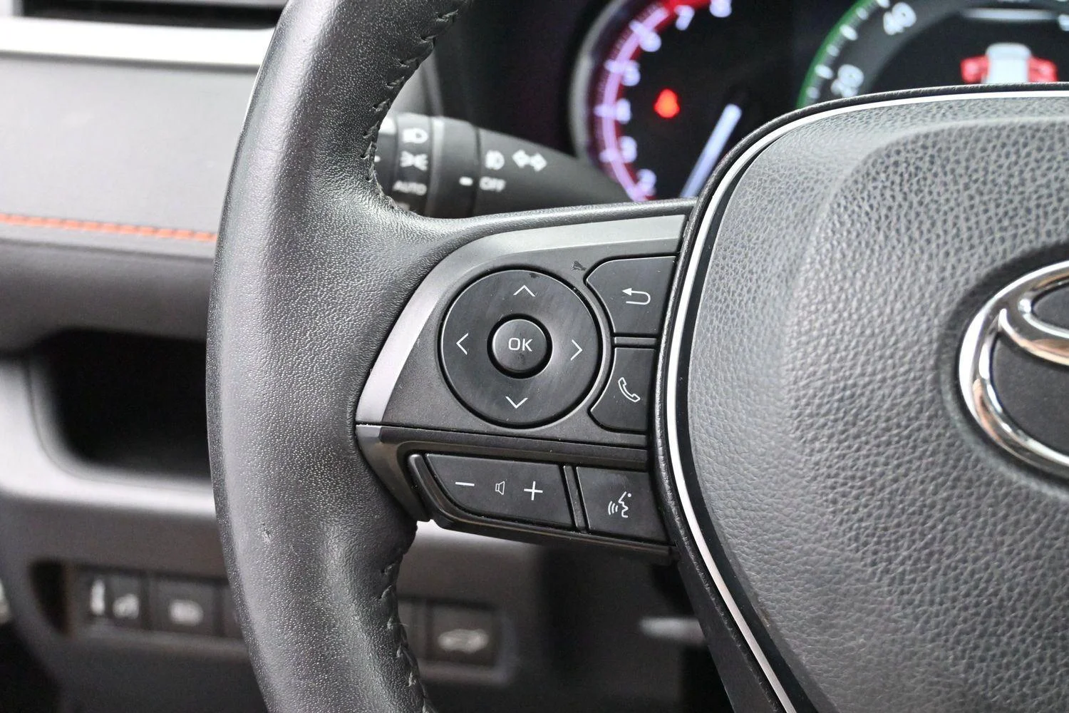 Used 2022 Midnight Black Metallic Toyota Adventure image 16