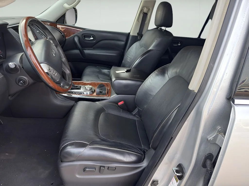 Used 2018 Liquid Platinum INFINITI Base image 2