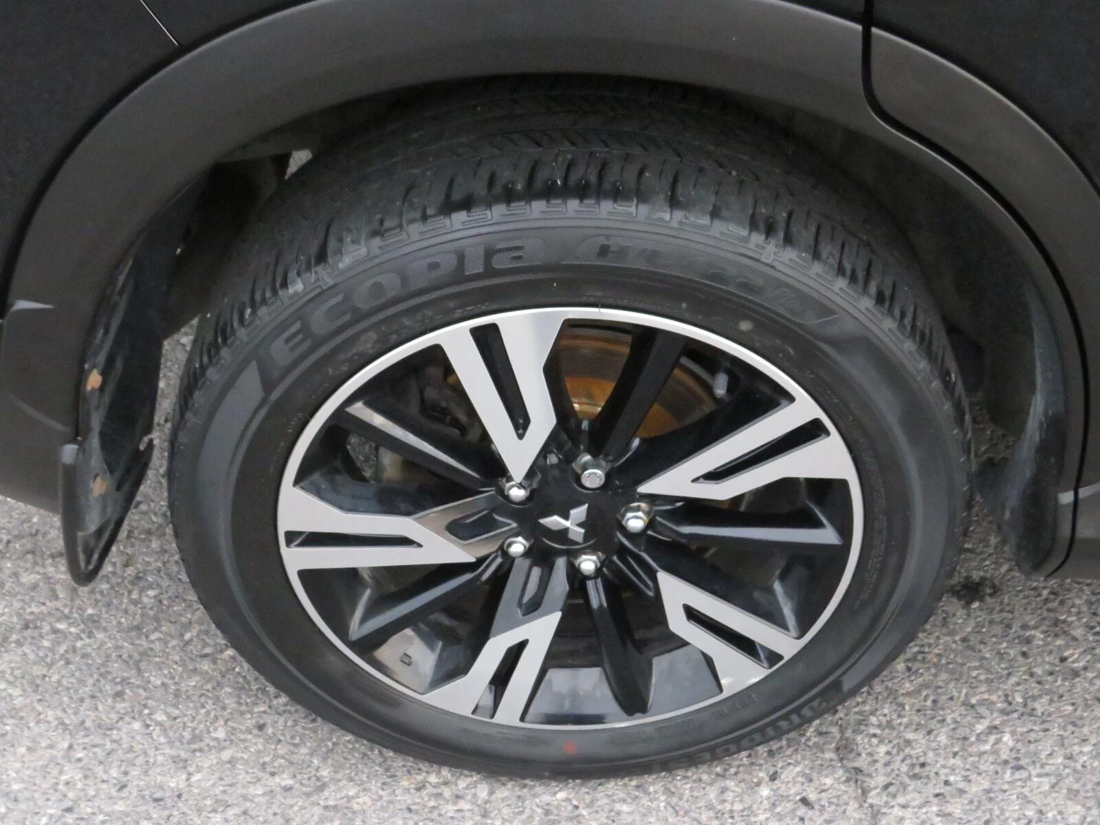 Used 2023 Black Mitsubishi SE image 18