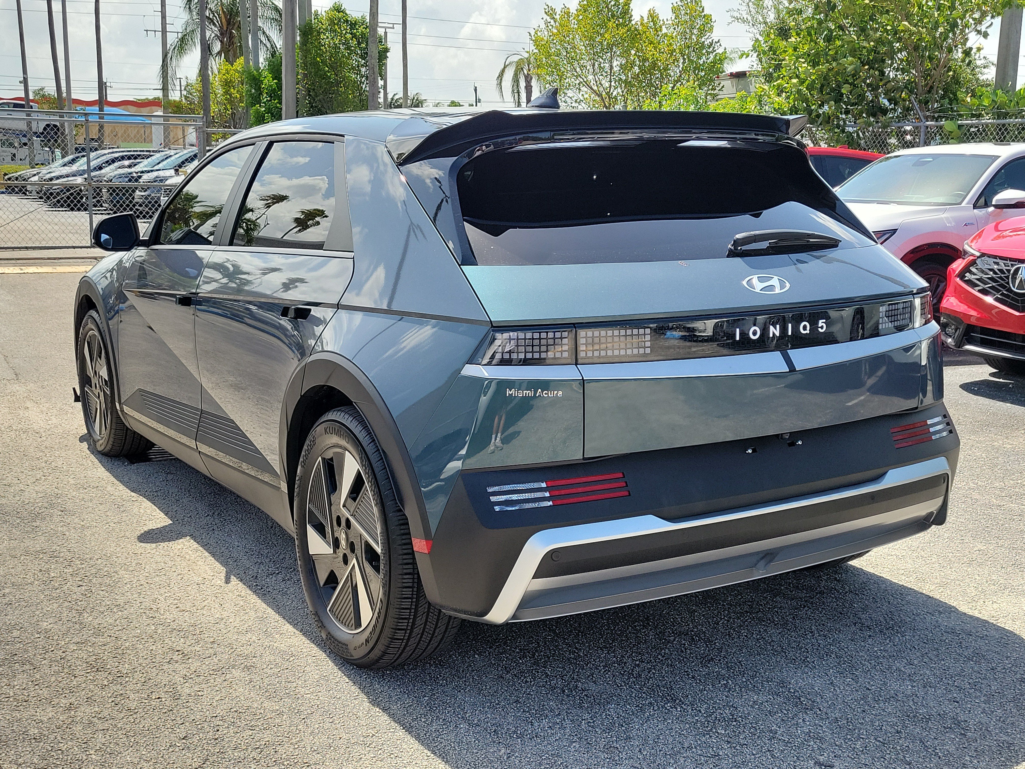 Used 2025 Teal Hyundai SE image 3