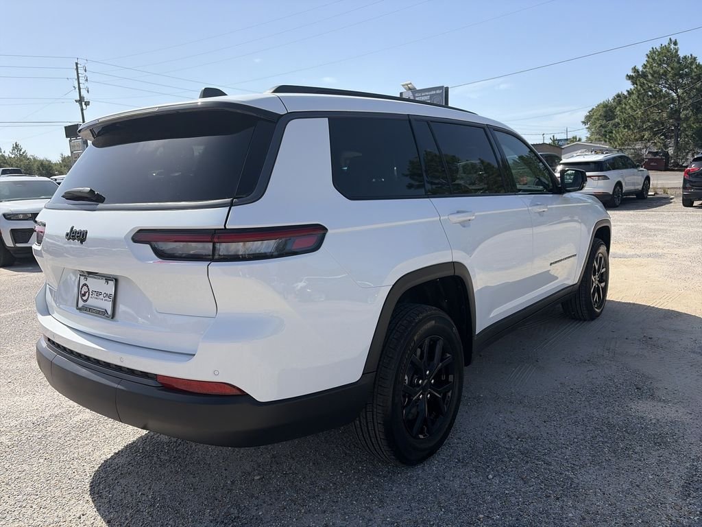 New 2026 Bright White Clear-Coat Exterior Paint Jeep Laredo Altitude image 6