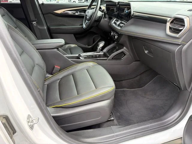 Used 2024 Iridescent Pearl Tricoat Chevrolet ACTIV image 13
