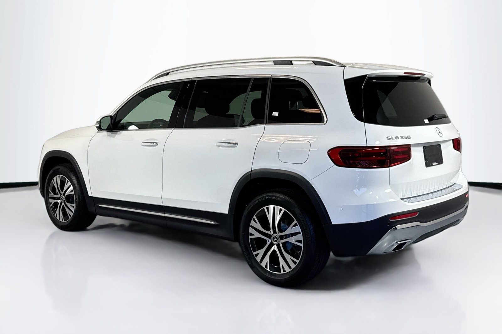 New 2026 Polar White Mercedes-Benz GLB 250 image 7