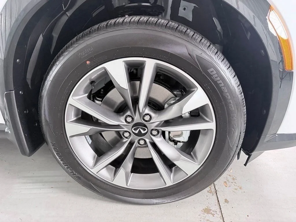 New 2027 RADIANT WHITE INFINITI Luxe AWD image 8