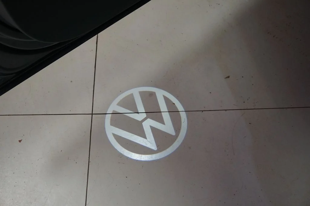 New 2026 Platinum Gray Volkswagen 2.0T SE image 25