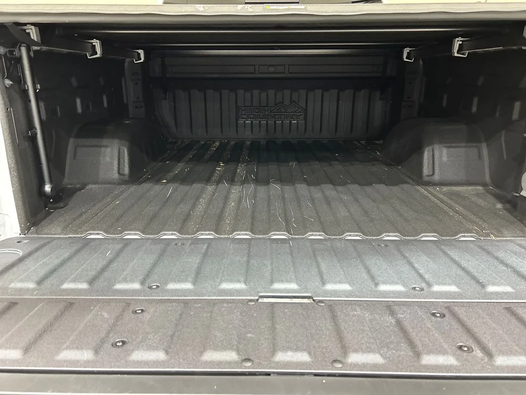 Used 2024 White Chevrolet High Country image 5