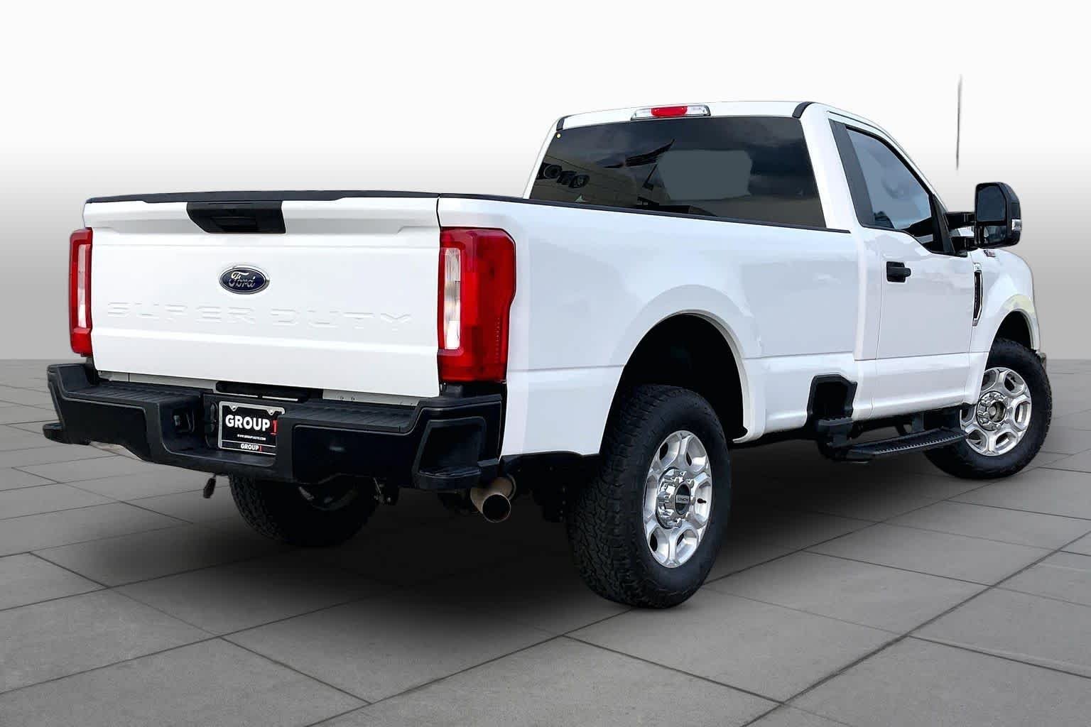 Used 2018 Oxford White Ford F-350 SRW Pickup XL image 12