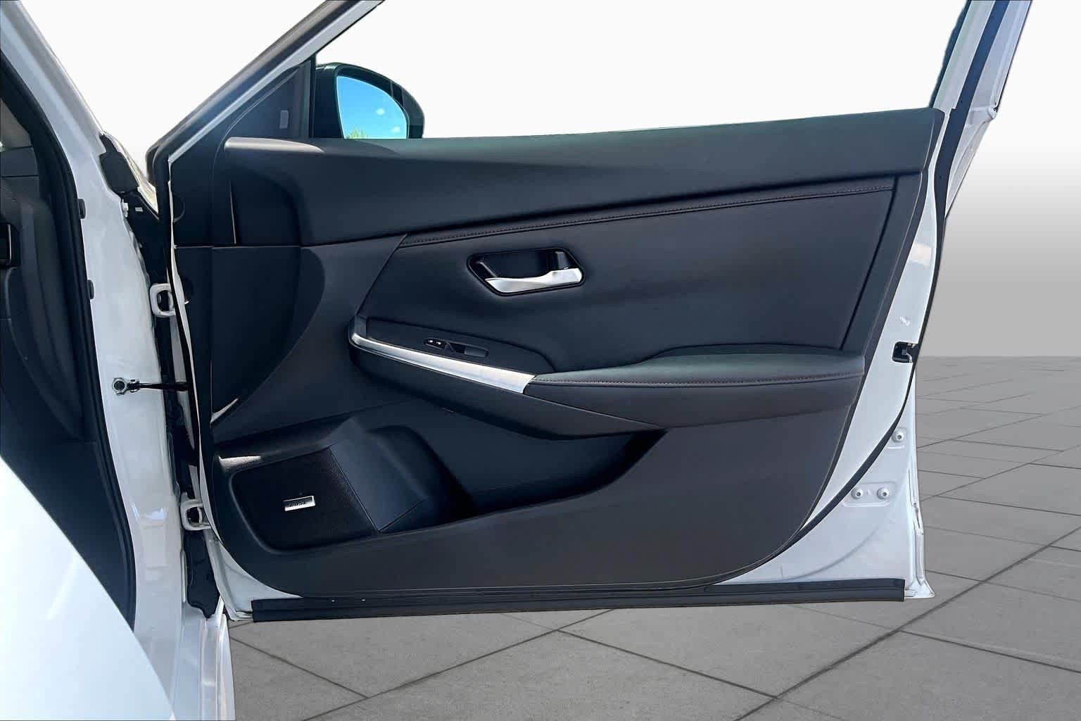 Used 2023 Aspen White Tricoat Nissan SR image 23