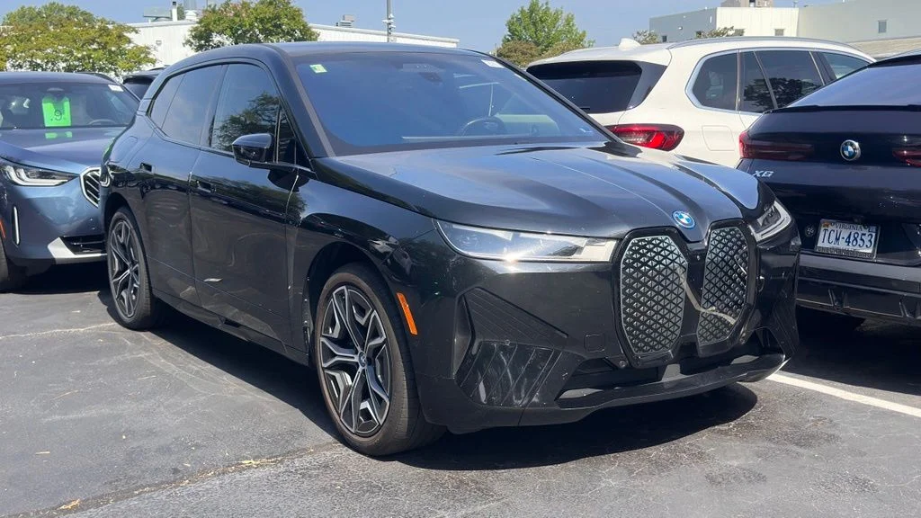 Used 2025 Black Sapphire Metallic BMW xDrive50 image 1