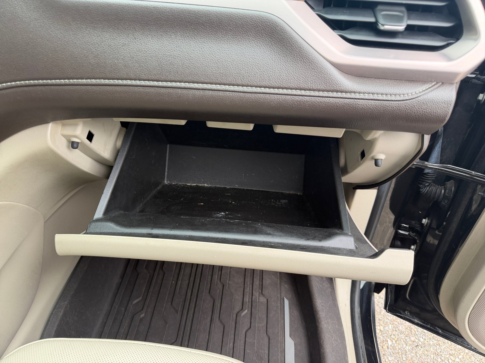 Used 2017 Ebony Twilight Metallic GMC Denali image 32