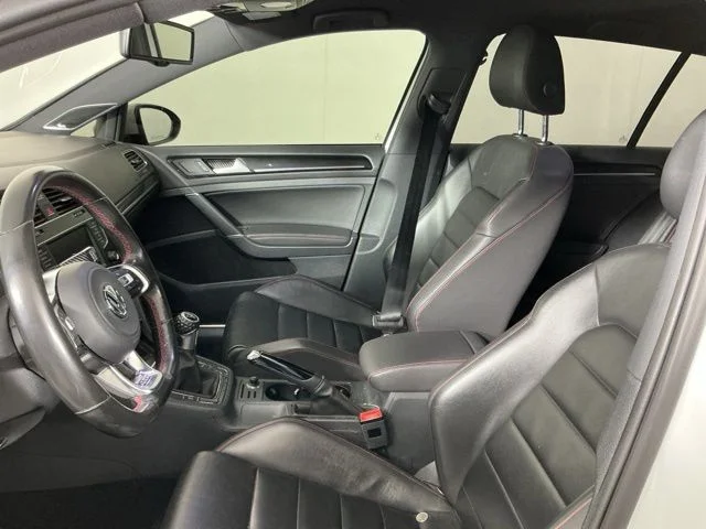 Used 2016  Volkswagen Autobahn image 10