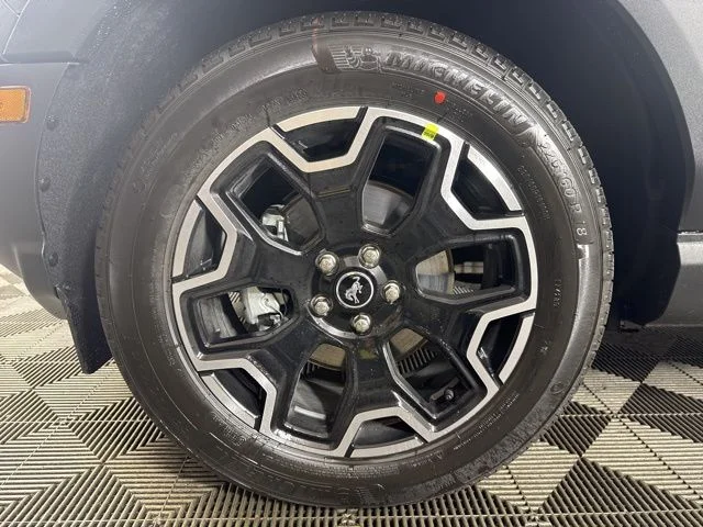 New 2025 Carbonized Gray Metallic Ford Outer Banks image 10