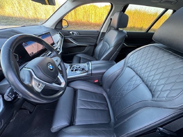Used 2023 White BMW xDrive40i image 29