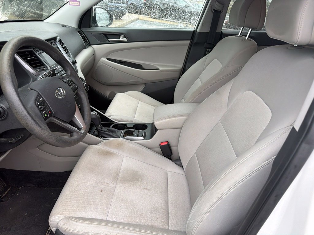 Used 2018 White Hyundai SE image 7