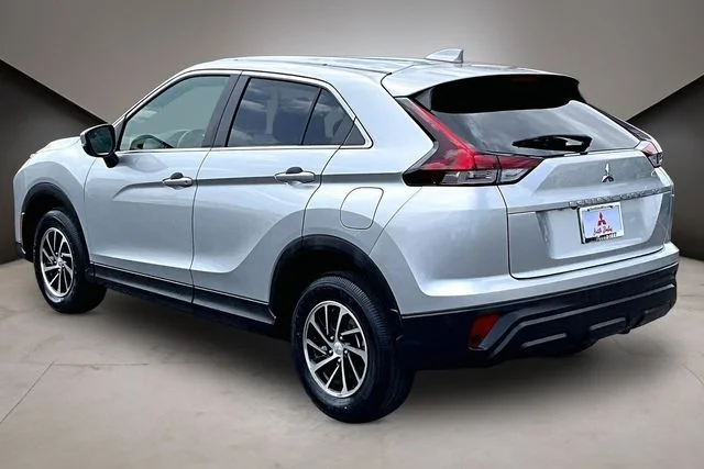 Used 2024 Silver Mitsubishi ES image 4