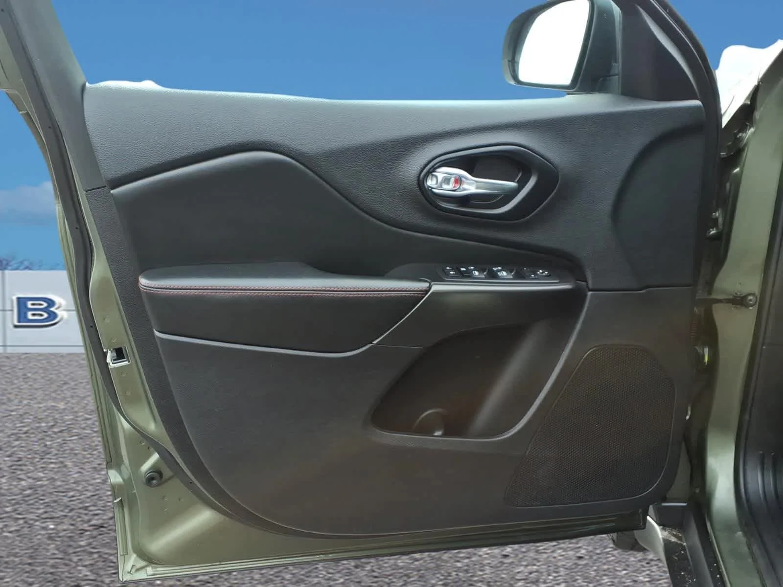 Used 2021 Olive Green Pearlcoat Jeep Trailhawk image 11