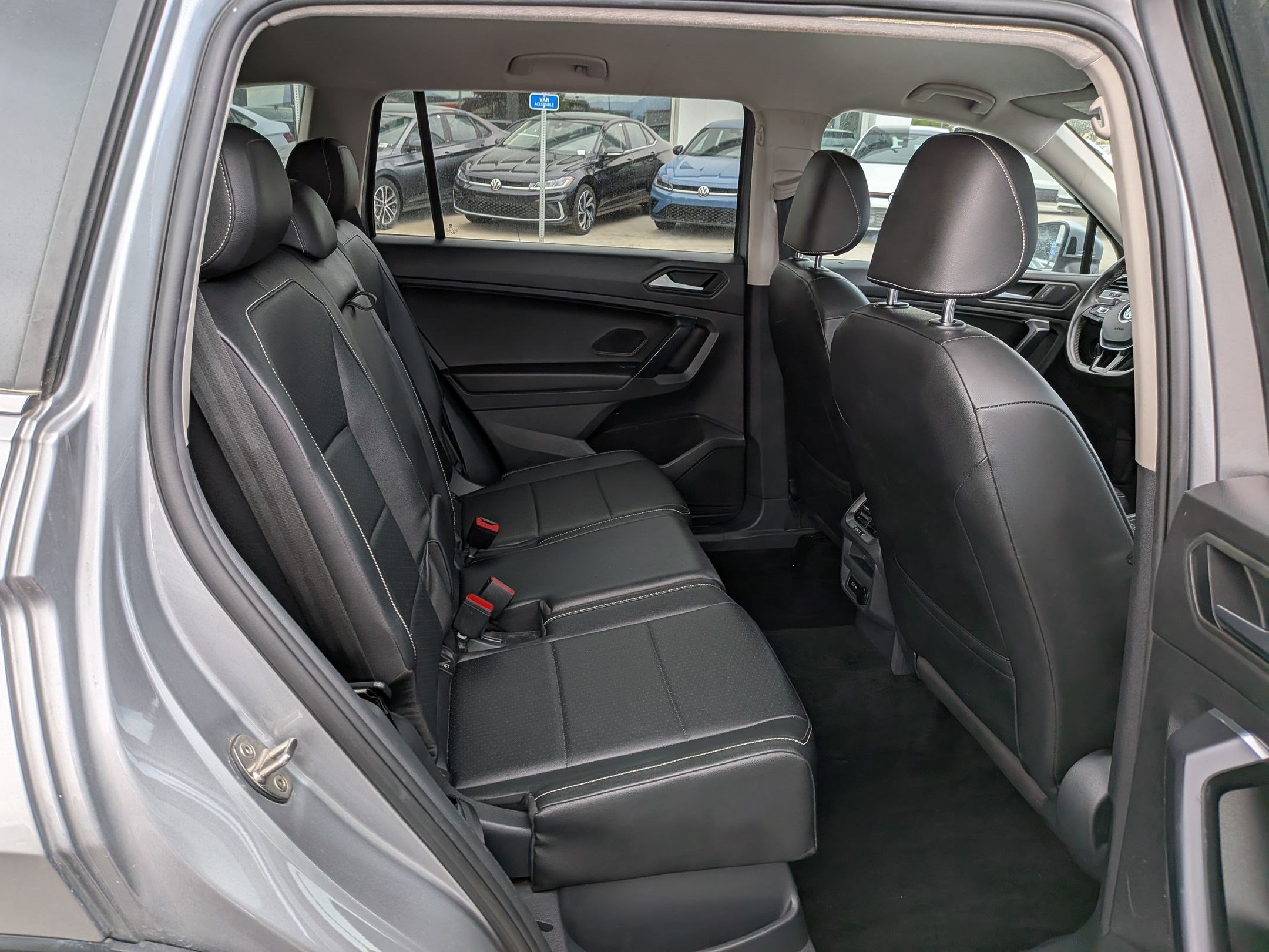 Used 2021 Pyrite Silver Metallic Volkswagen SE image 30