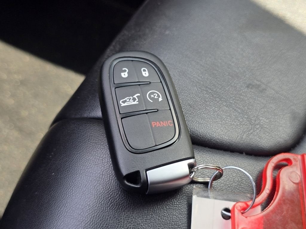 Used 2019 Black Jeep Latitude Plus image 31