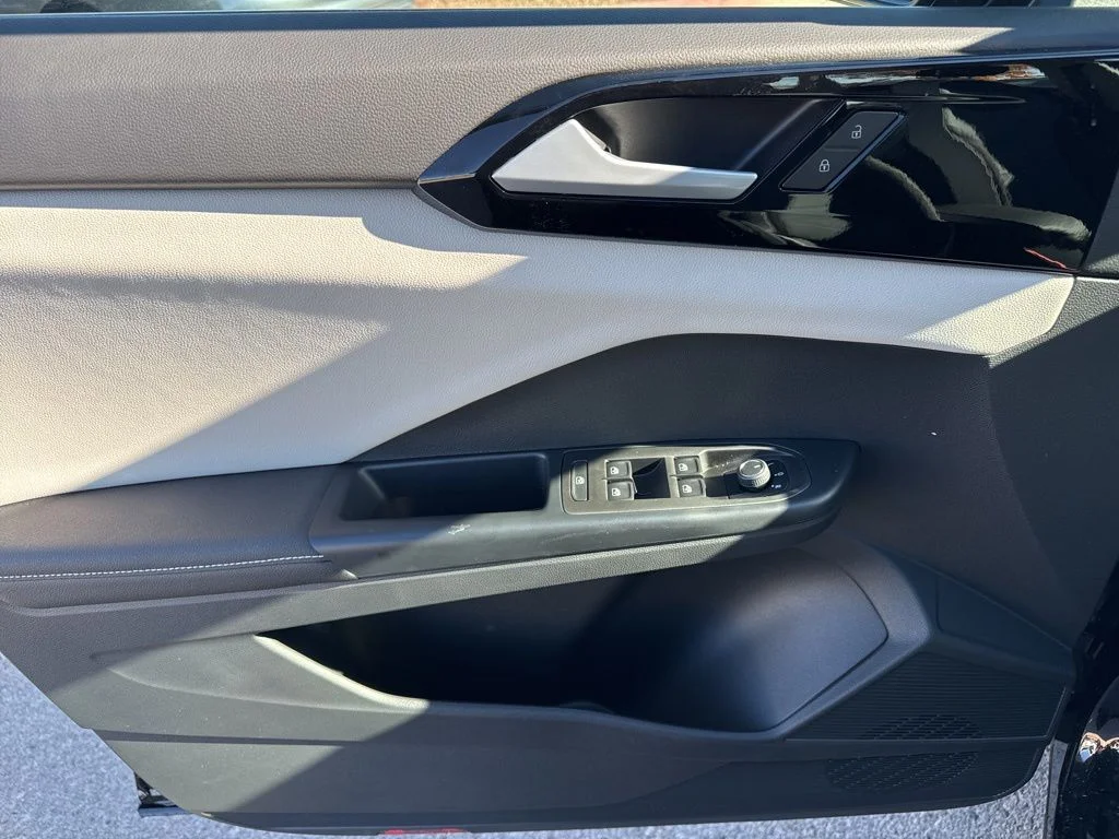New 2026 Black Volkswagen 1.5T S image 16