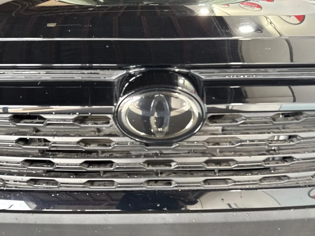 Used 2020 Black Toyota XLE image 15