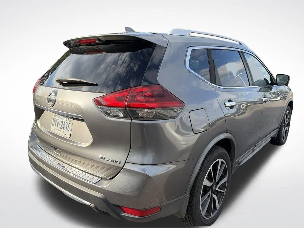 Used 2018 Gray Nissan SL image 3