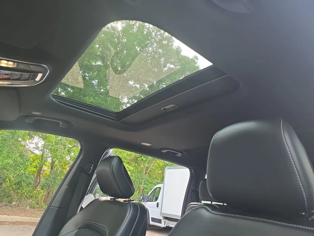 Used 2023 Black Jeep Altitude image 31