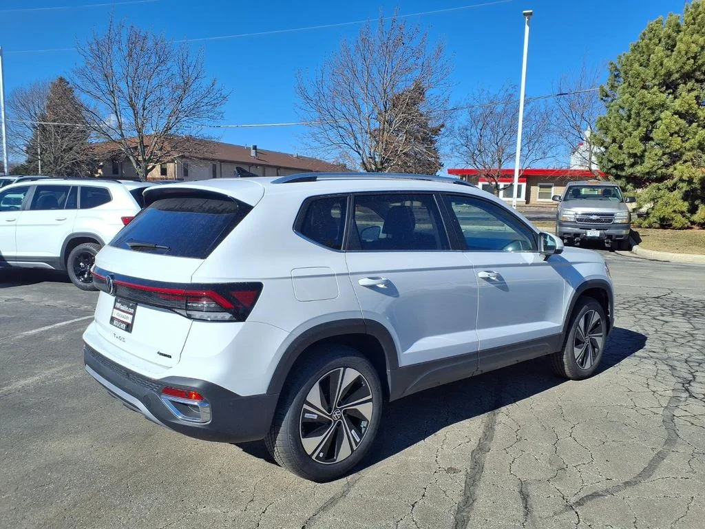 New 2026 Pure White Volkswagen 1.5T SE image 2