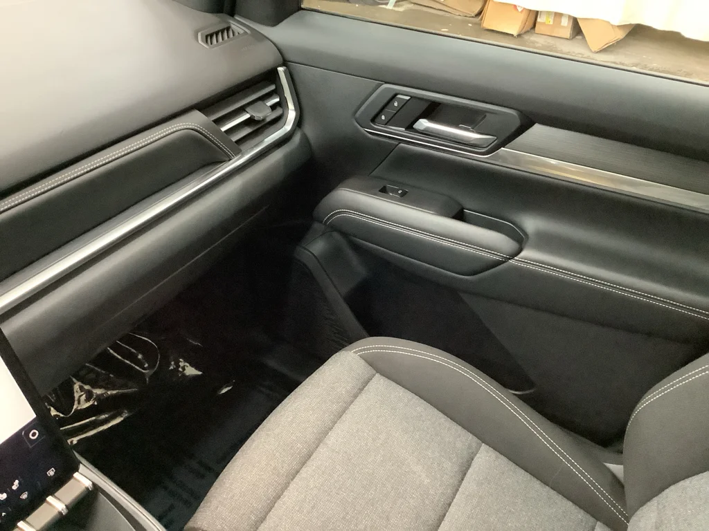 Used 2025 Summit White GMC AWD Elevation image 20