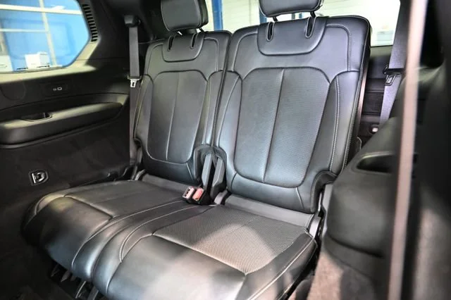 Used 2021  Jeep Overland image 12
