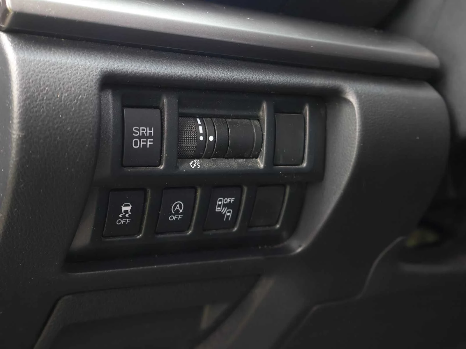 Used 2021 Crystal White Pearl Subaru Limited image 17