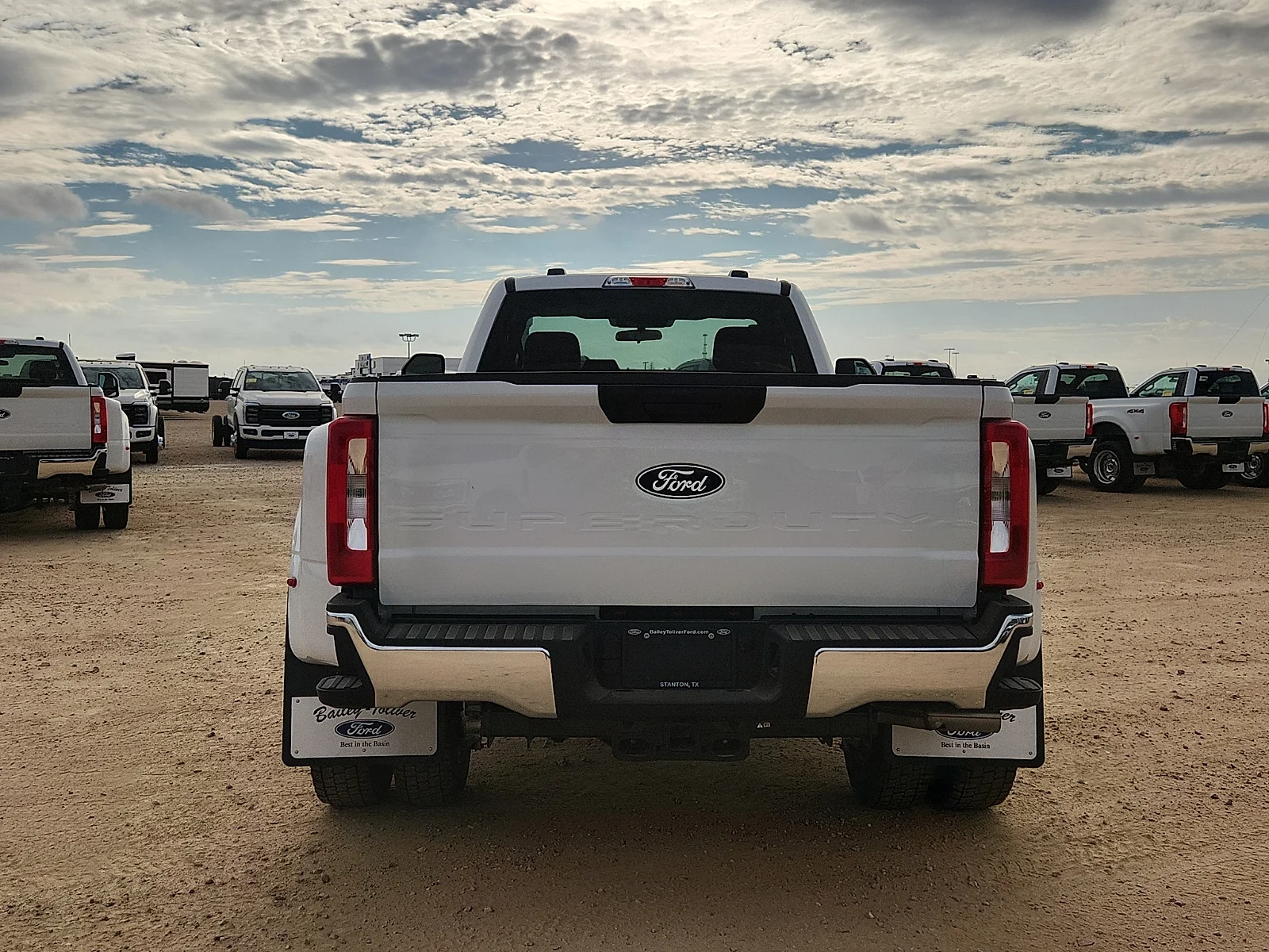 New 2027 Oxford White Ford XLT image 6