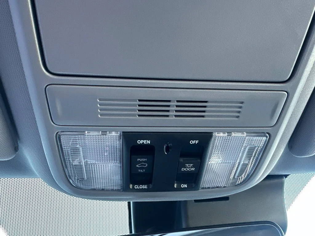 Used 2022 Lunar Silver Metallic Honda Special Edition image 27
