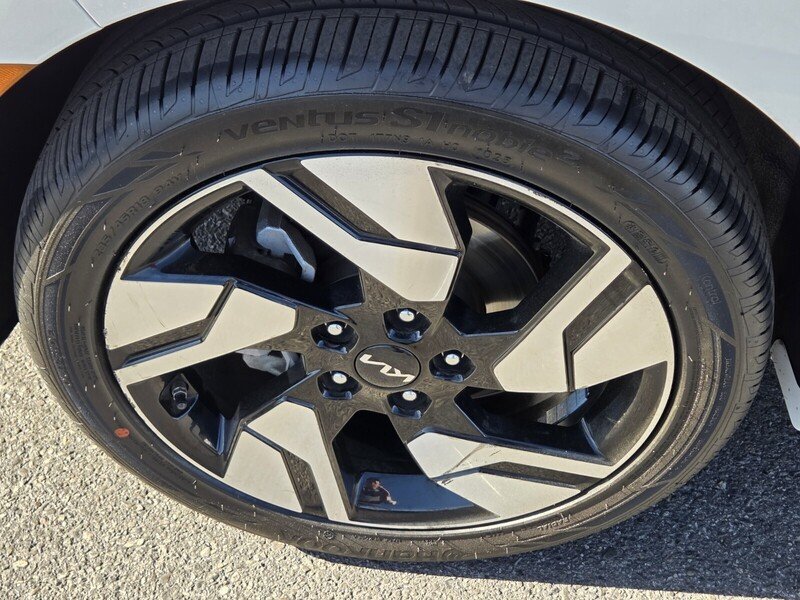 Used 2023 White Kia GT-Line image 12