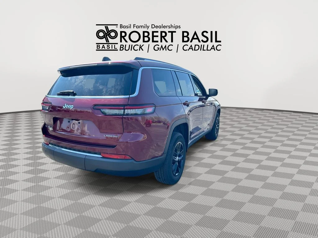 Used 2023 Red Jeep Laredo image 8